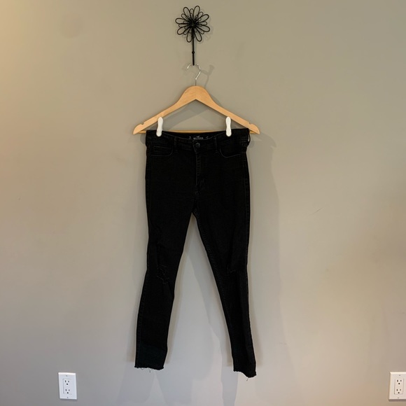 2/$25 black ripped jeans - Picture 1 of 7